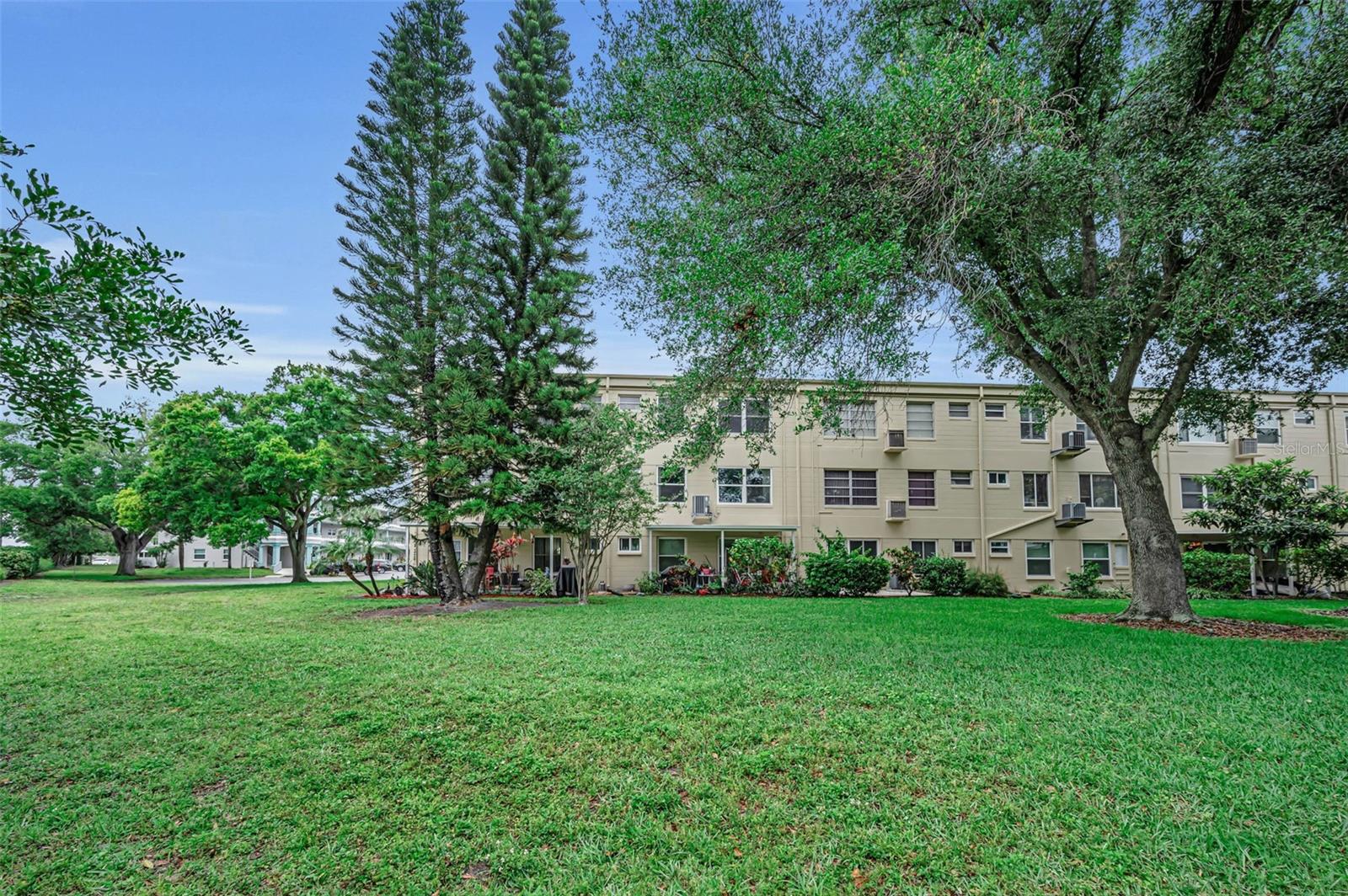 ON TOP OF THE WORLD - Residential