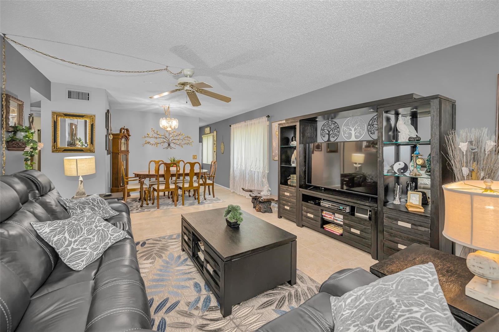 ON TOP OF THE WORLD - Residential