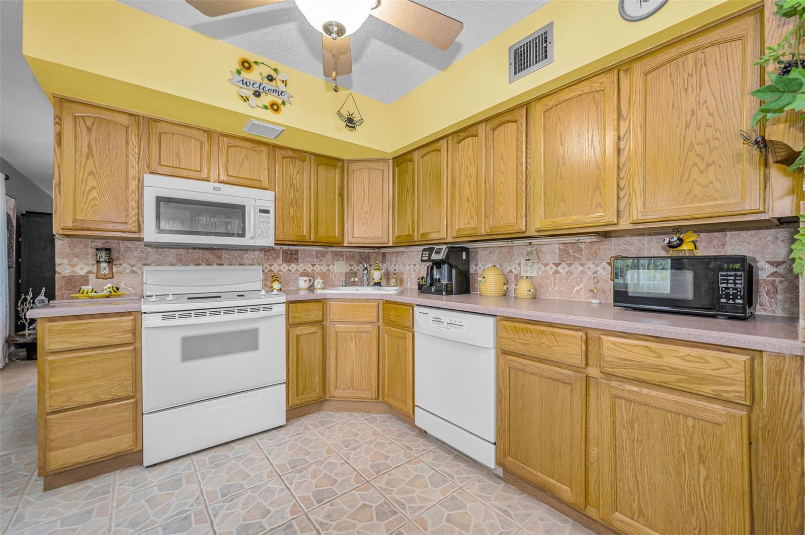 ON TOP OF THE WORLD - Residential