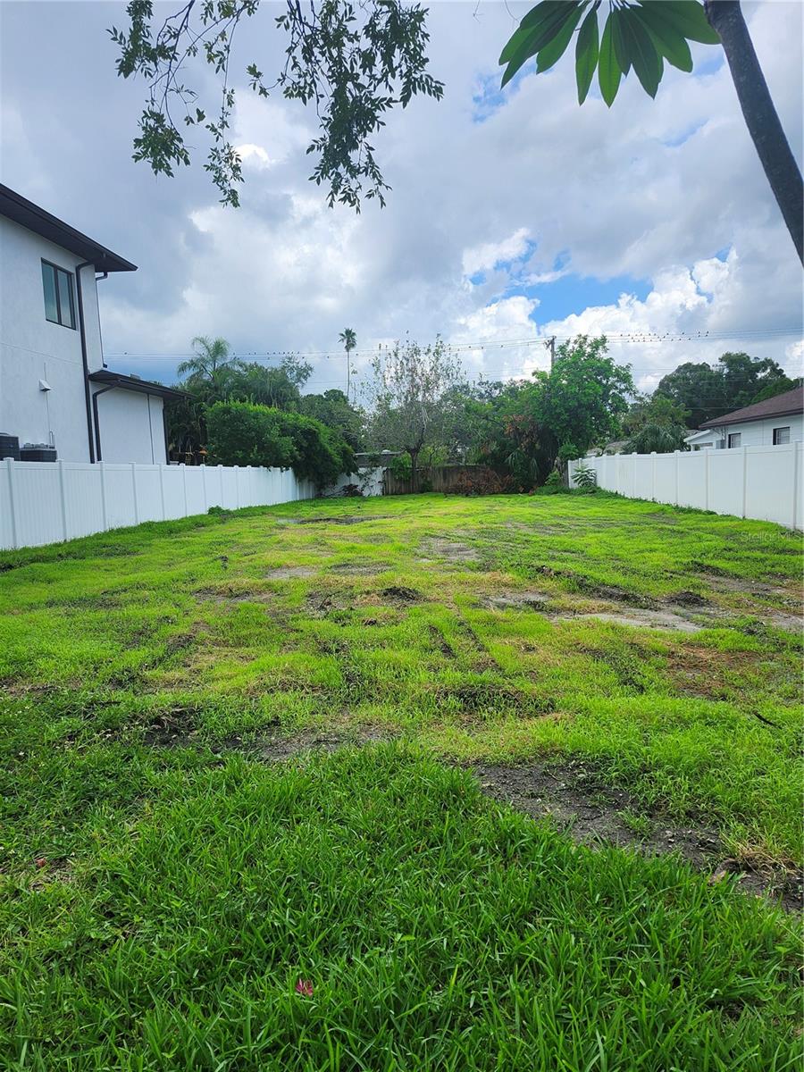 This is a Davis Island building lot, property class 8800, RS-60, measuring 48x155, with a house scheduled to be demolished in July. Consider the home you would like to build in this wonderful community with waterfront parks, jogging trails, boat ramps, Peter O. Knight Airport, dog parks, beaches, fine dining and shopping, baseball fields, a public pool, and tennis courts. This golf cart-friendly community features parades, boat parades, and holiday festivals. The property is close to Tampa General Hospital and Moffit Medical Centers, downtown Tampa, historic Bayshore Boulevard, and highly rated schools. This is the hottest building area, with fabulous multi-million-dollar homes and mansions throughout the area! Call today. Cash only.