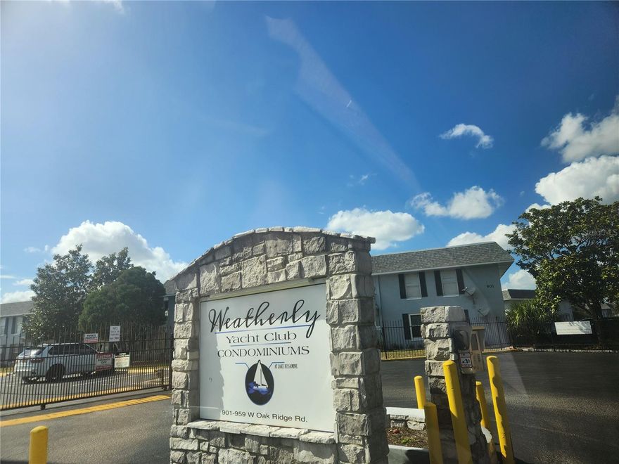 !!!!!!!!!!!!LOCATION LOCATION!!!!!!!!!!!!!!GOOD FOR INVESTOR. 2 BD AND 2BA. NEAR 1-4, FLORIDA MALL AND INTERNATIONAL DRIVE.
SELLER VERY MOTIVATED.