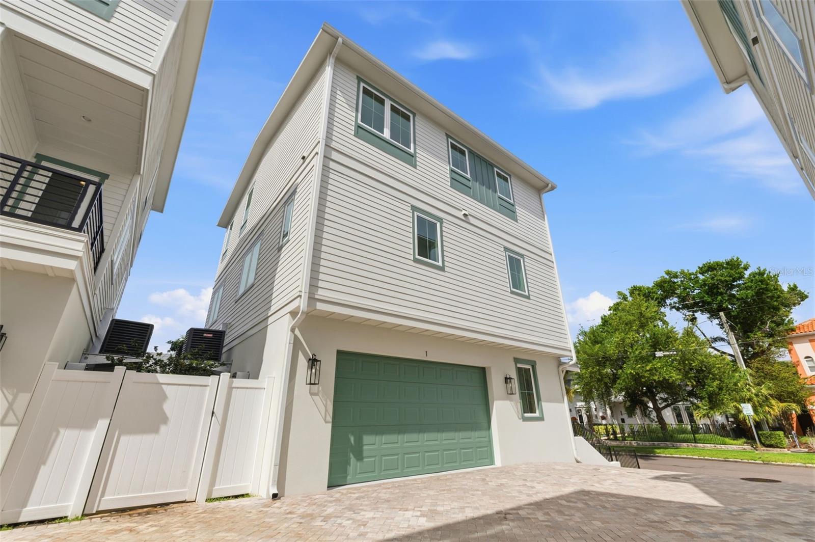 ALBANY WALK TOWNHOMES - Residential