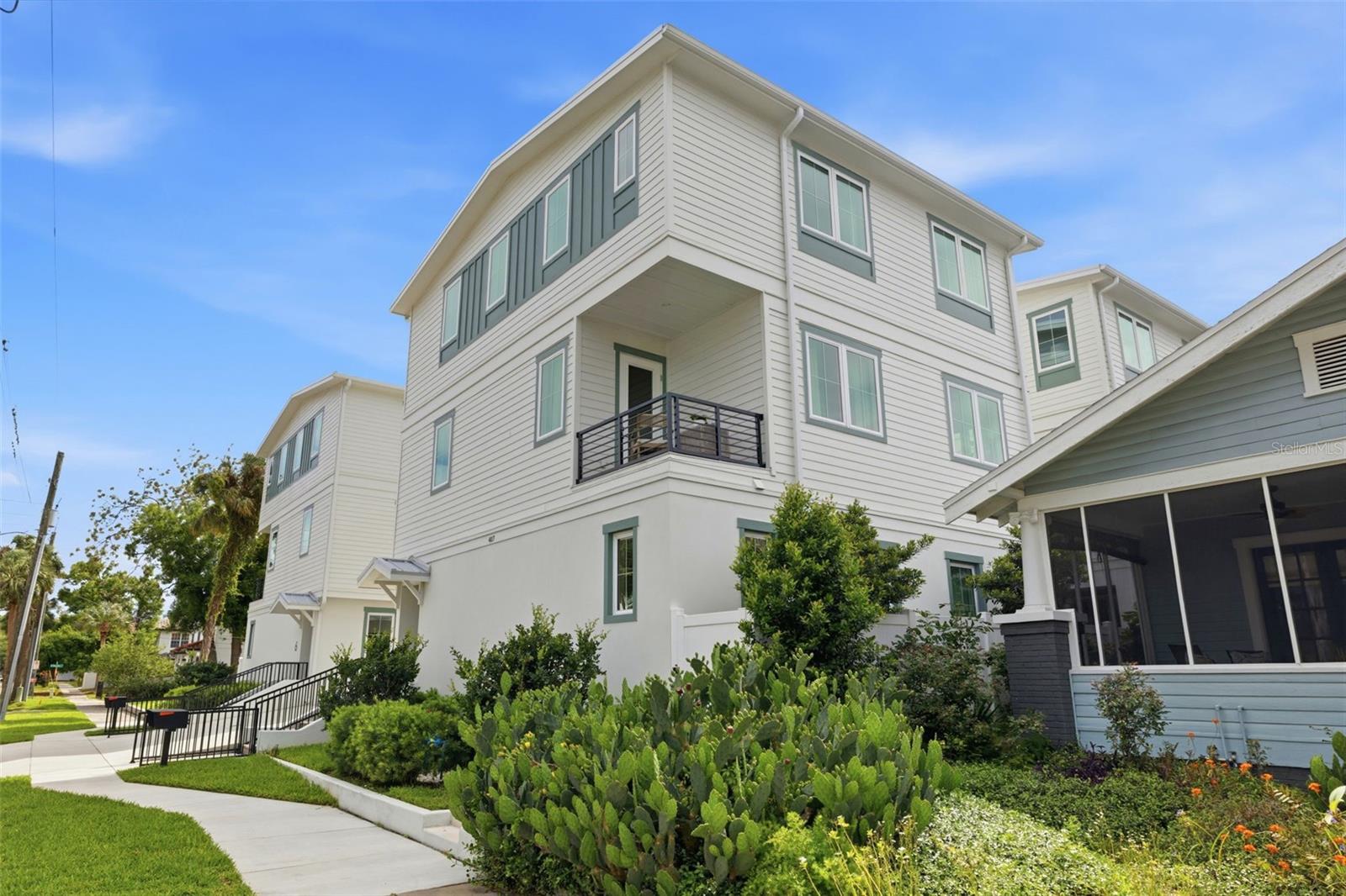 ALBANY WALK TOWNHOMES - Residential