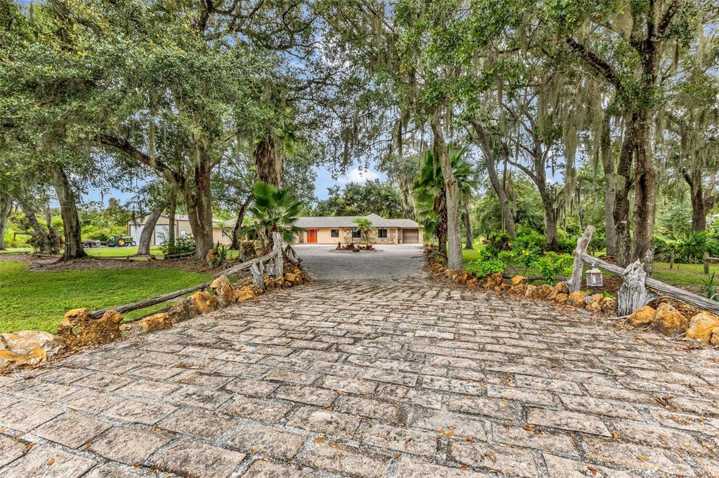 Photo of 2827 SE Creekwood Terrace, Arcadia, FL 34266 (MLS # C7531791)