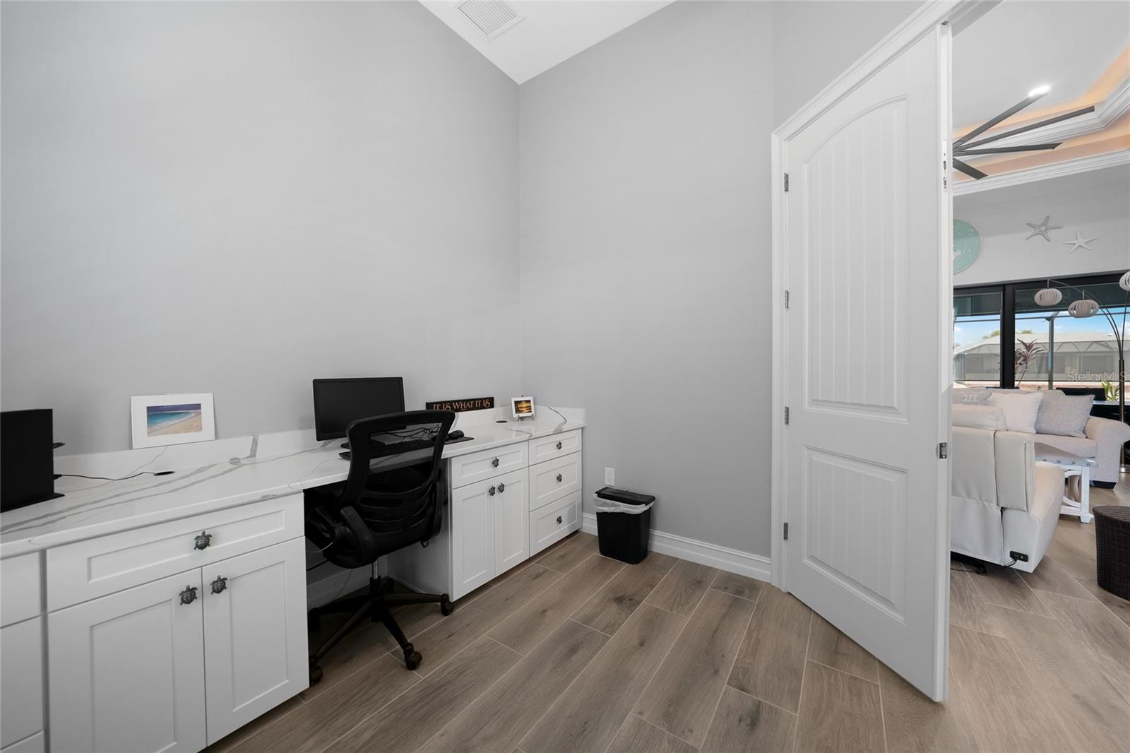 8649 CALUMET BOULEVARD