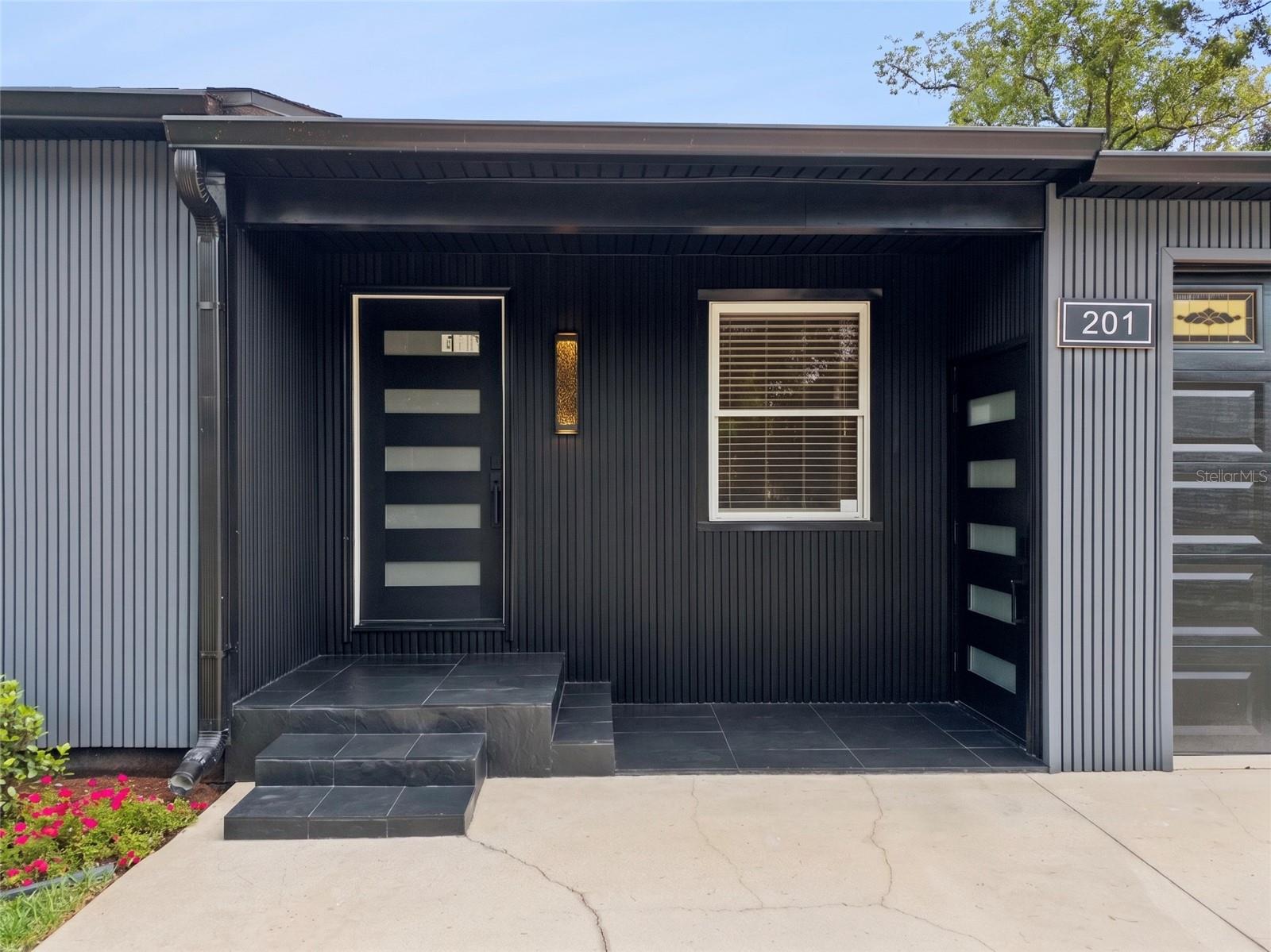 201 E MURIEL STREET