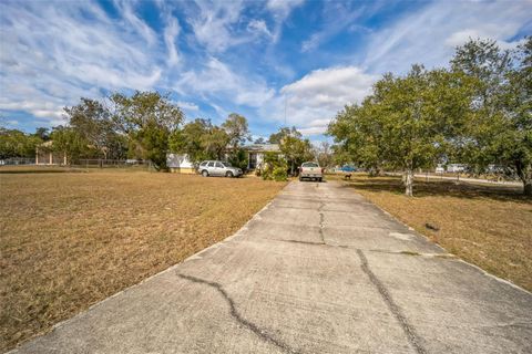 A home in LAKE WALES