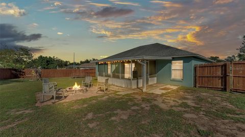 A home in LAKELAND