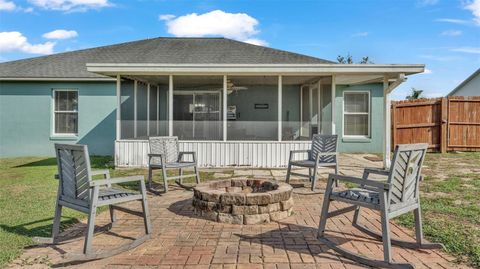 A home in LAKELAND