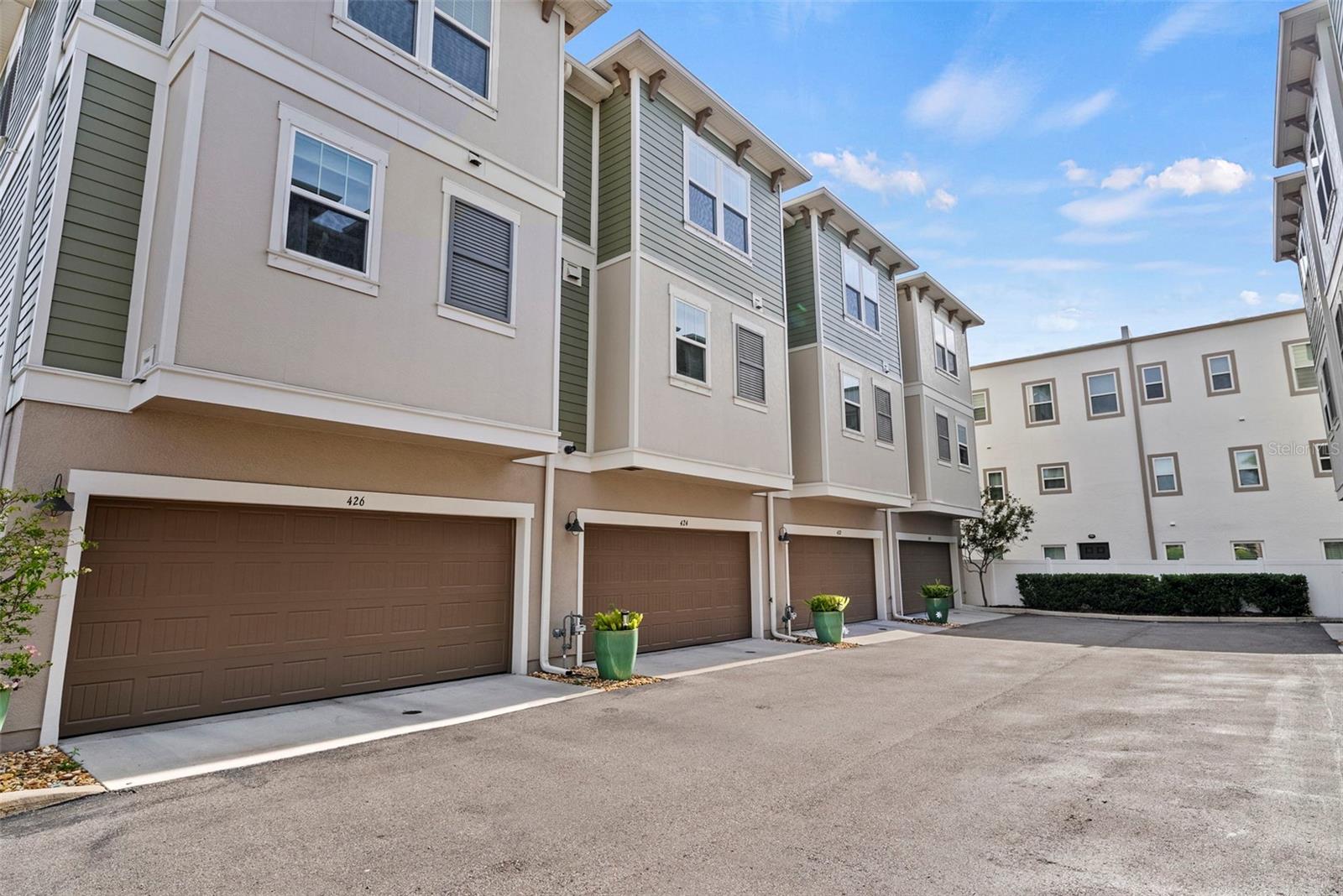 LINCOLN & HORATIO TWNHMS - Residential Lease
