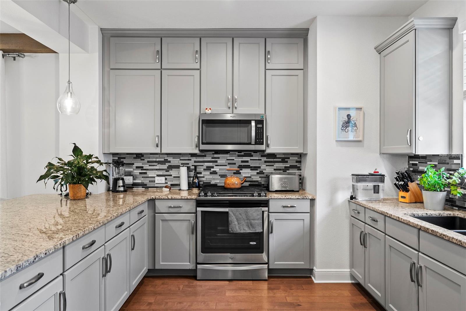 LINCOLN & HORATIO TWNHMS - Residential Lease