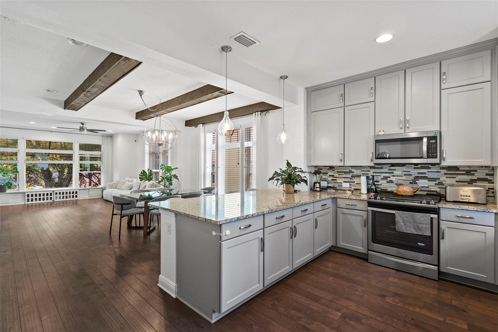 LINCOLN & HORATIO TWNHMS - Residential Lease