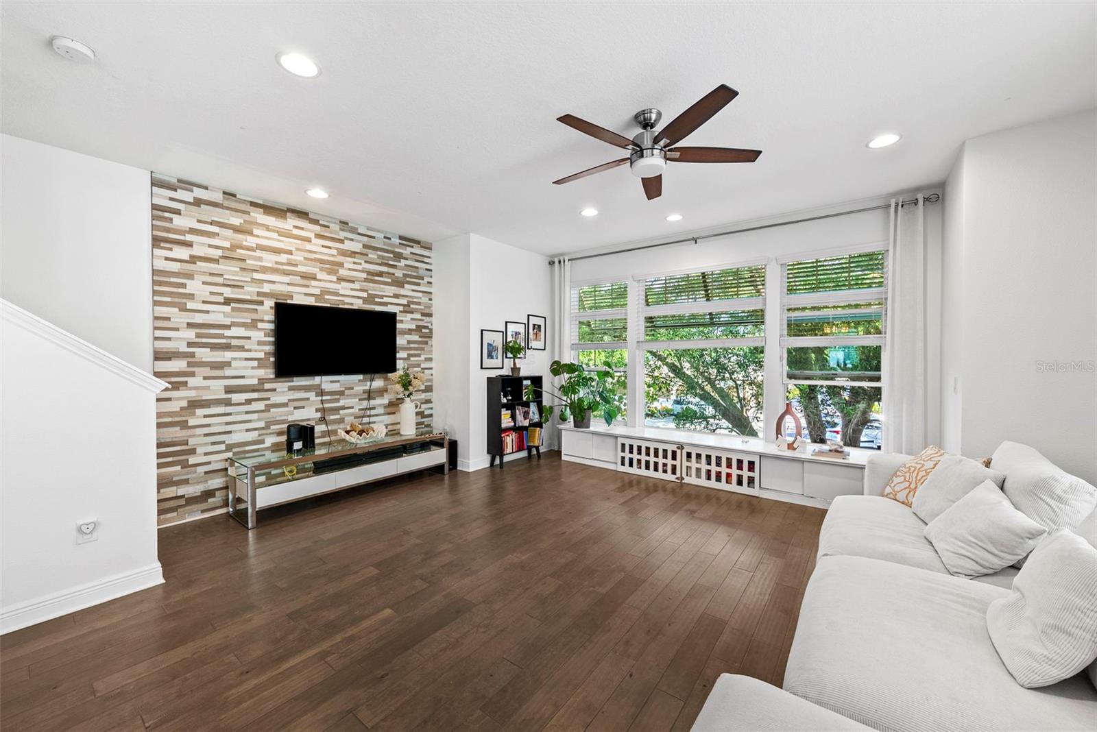 LINCOLN & HORATIO TWNHMS - Residential Lease