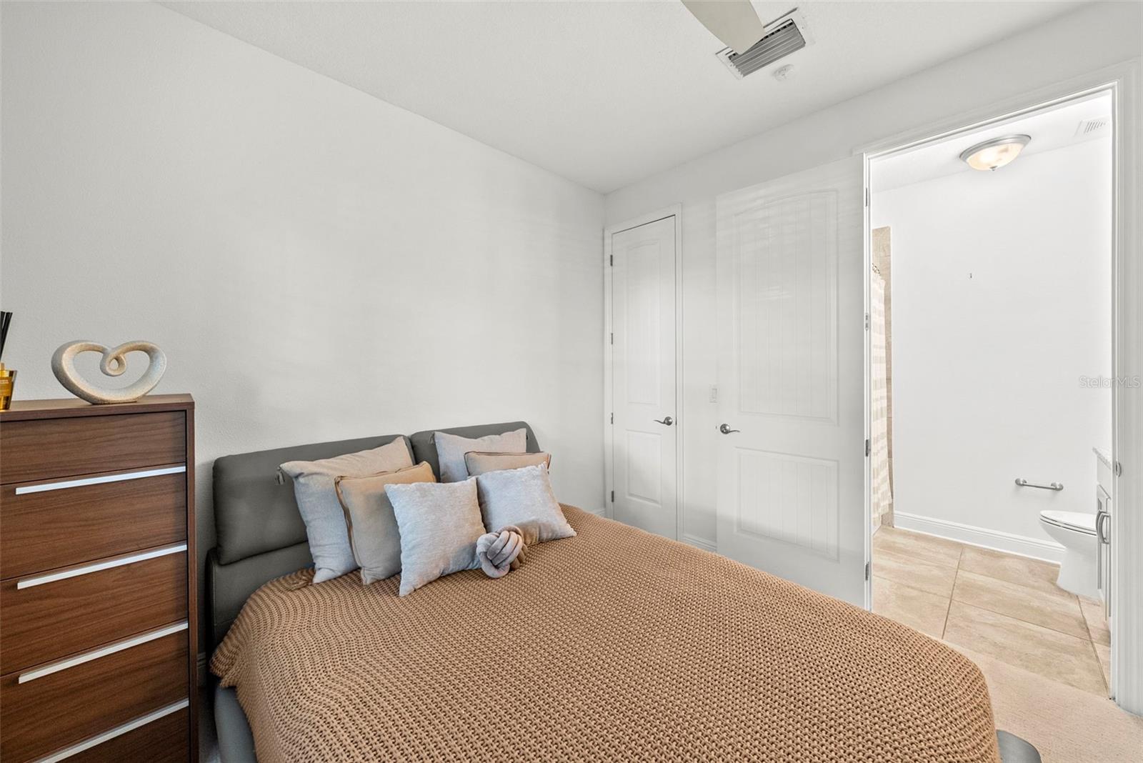 LINCOLN & HORATIO TWNHMS - Residential Lease