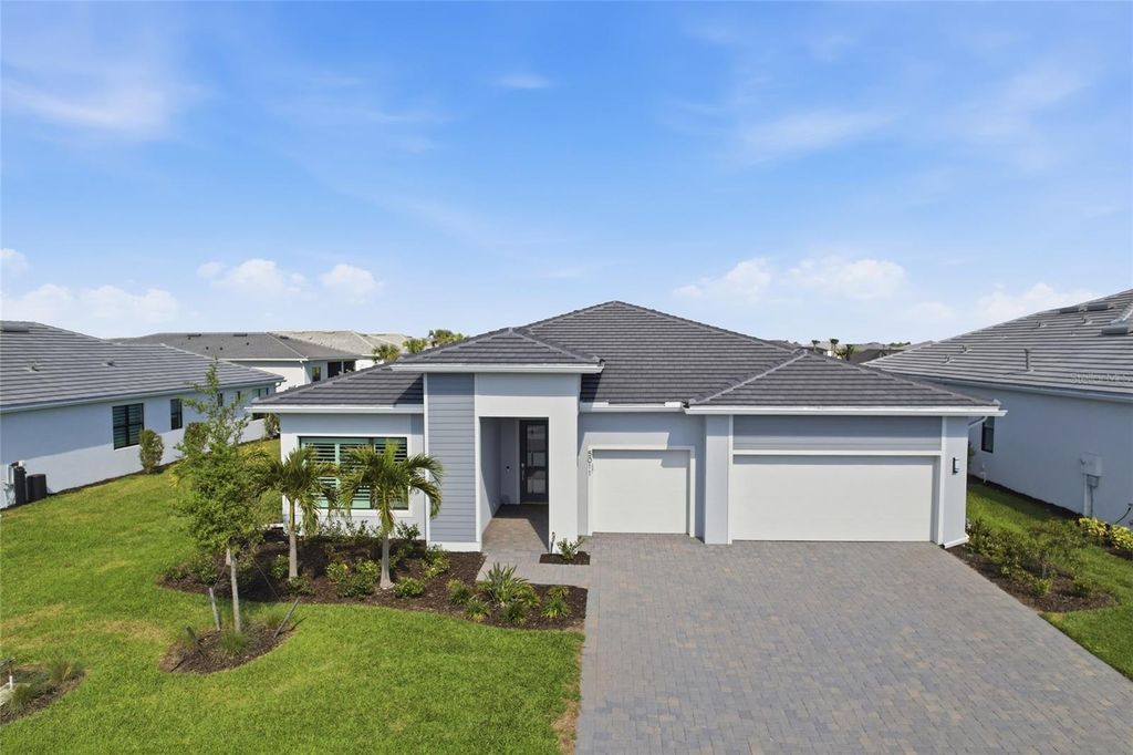 Photo of 5011 Stoney Point Glen, Lakewood Ranch, FL 34211 (MLS # S5146302)