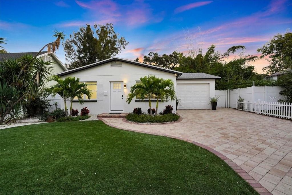 Photo of 660 14th Avenue S, St Petersburg, FL 33701 (MLS # A4668582)