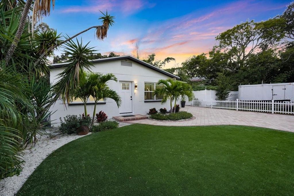 Photo of 660 14th Avenue S, St Petersburg, FL 33701 (MLS # A4668582)