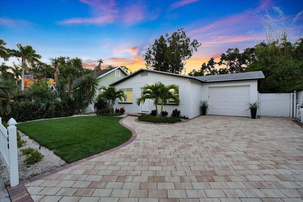 Photo of 660 14th Avenue S, St Petersburg, FL 33701 (MLS # A4668582)