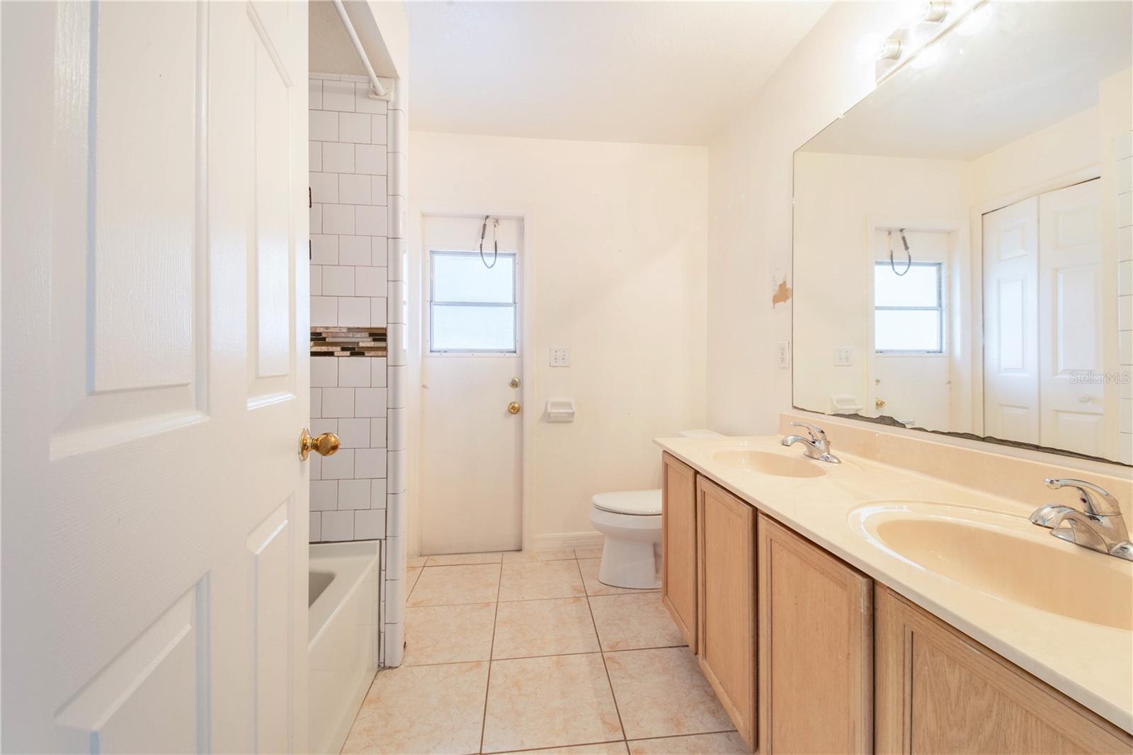 REGENCY POINTE - Residential