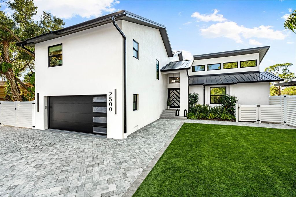 Photo of 2500 Monterey Street, Sarasota, FL 34231 (MLS # A4682588)