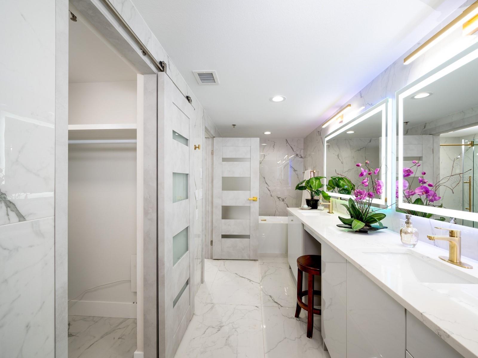 BAY PLAZA - Residential