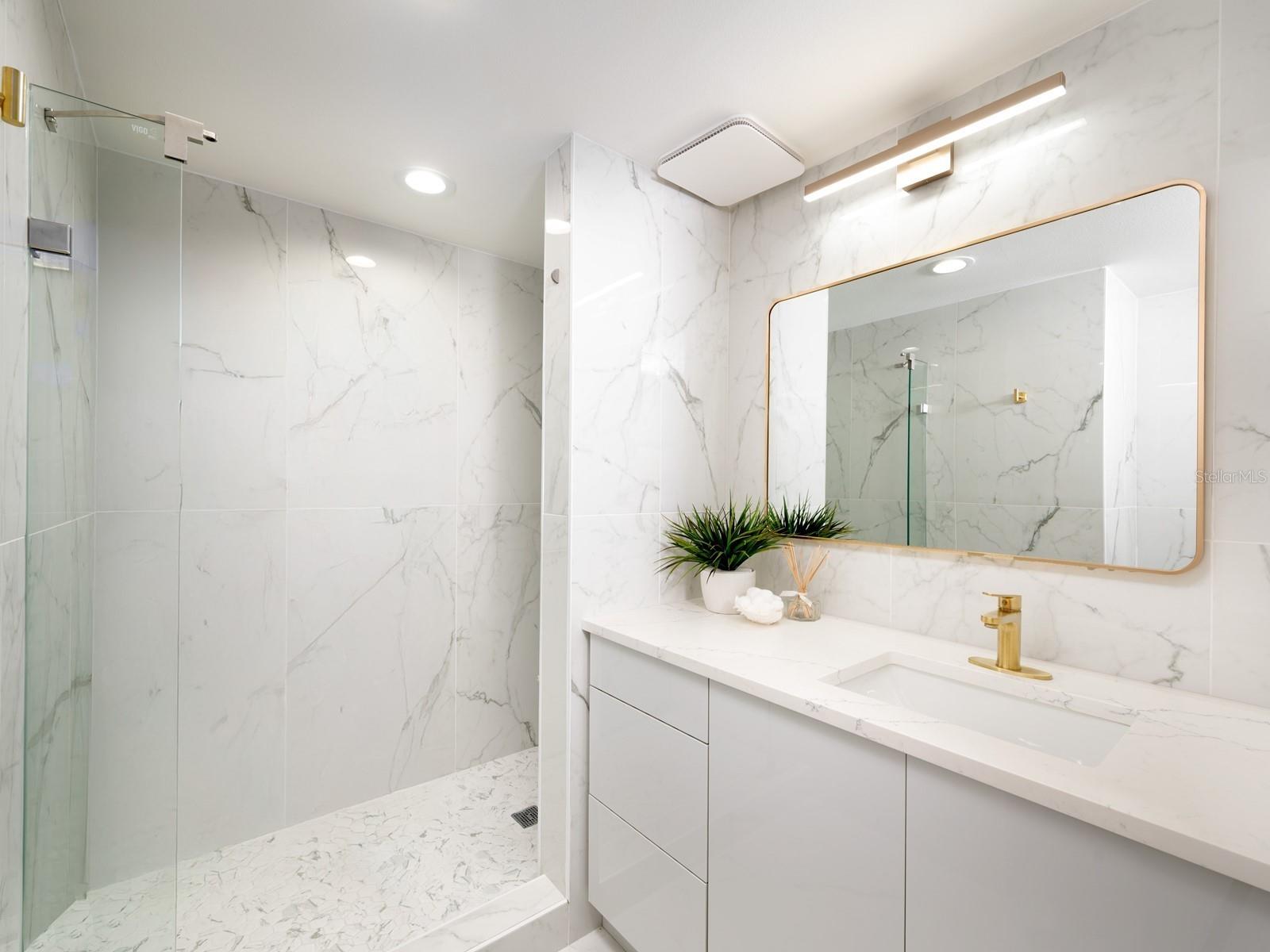 BAY PLAZA - Residential