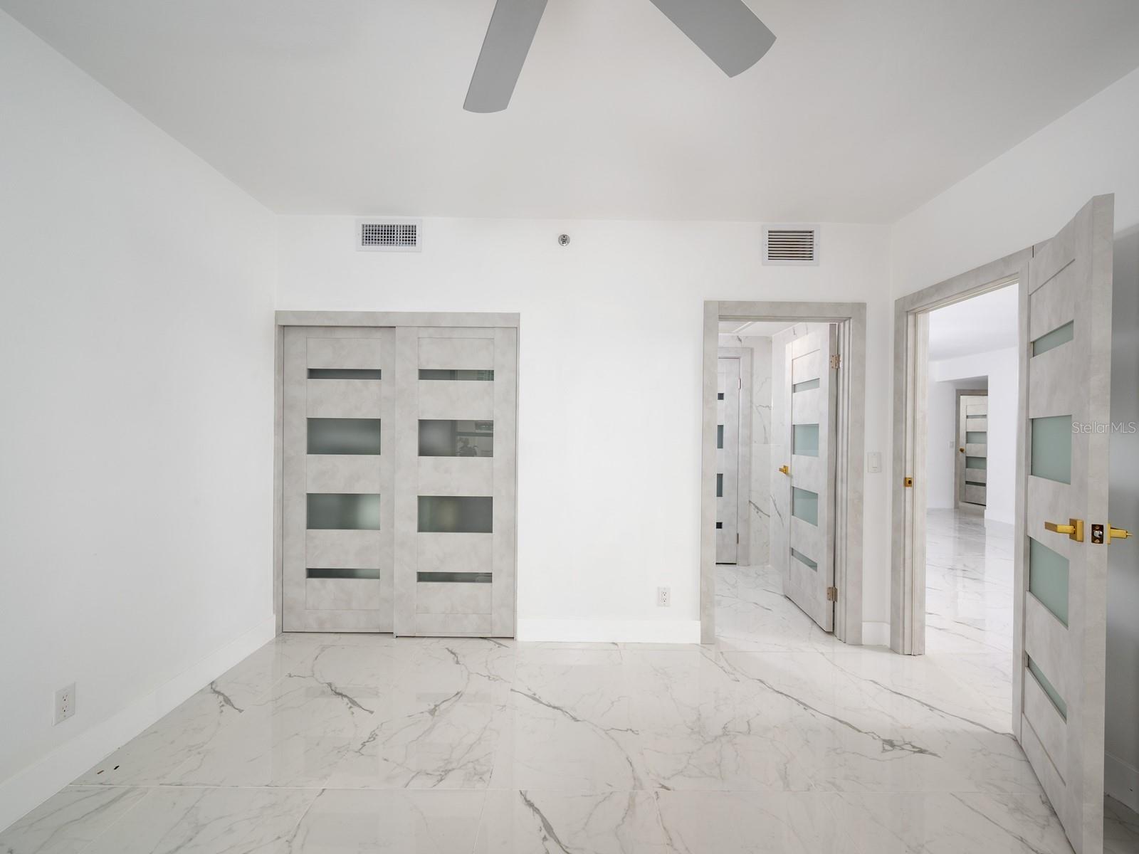 BAY PLAZA - Residential