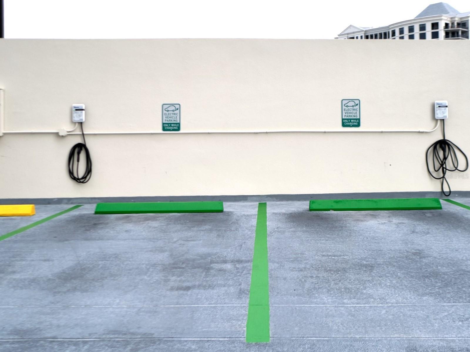 BAY PLAZA - Residential