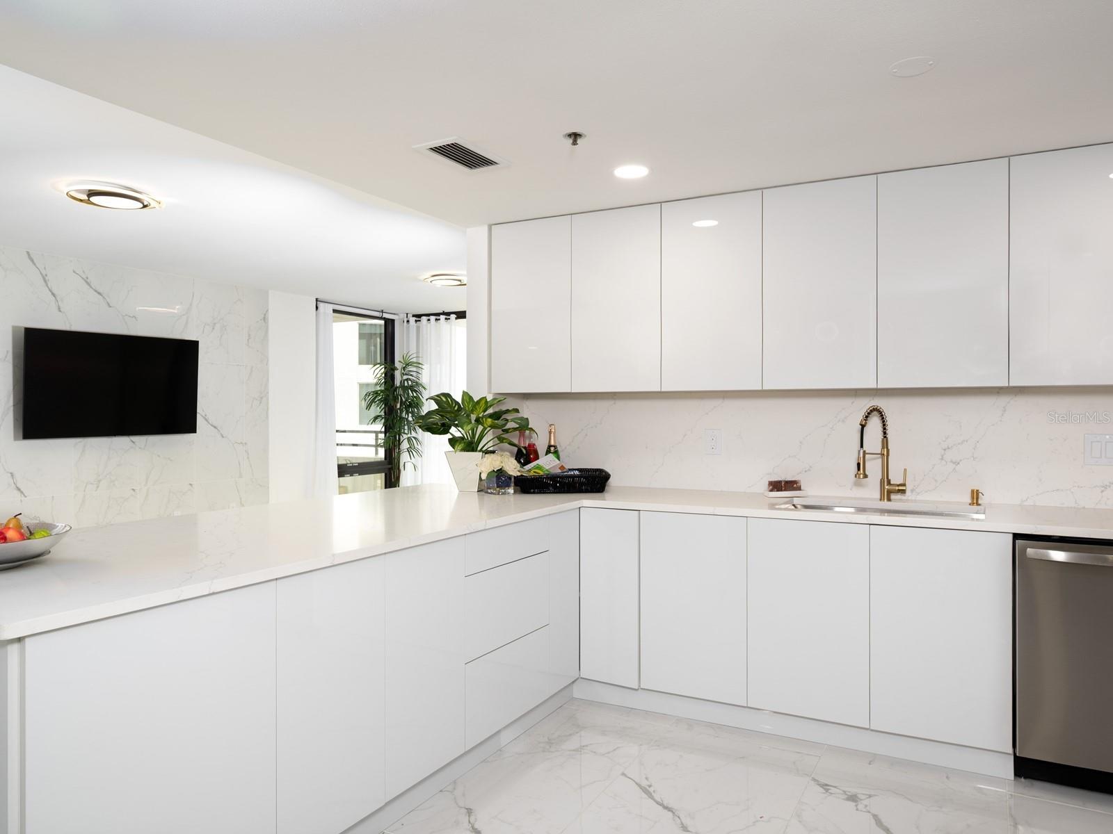 BAY PLAZA - Residential