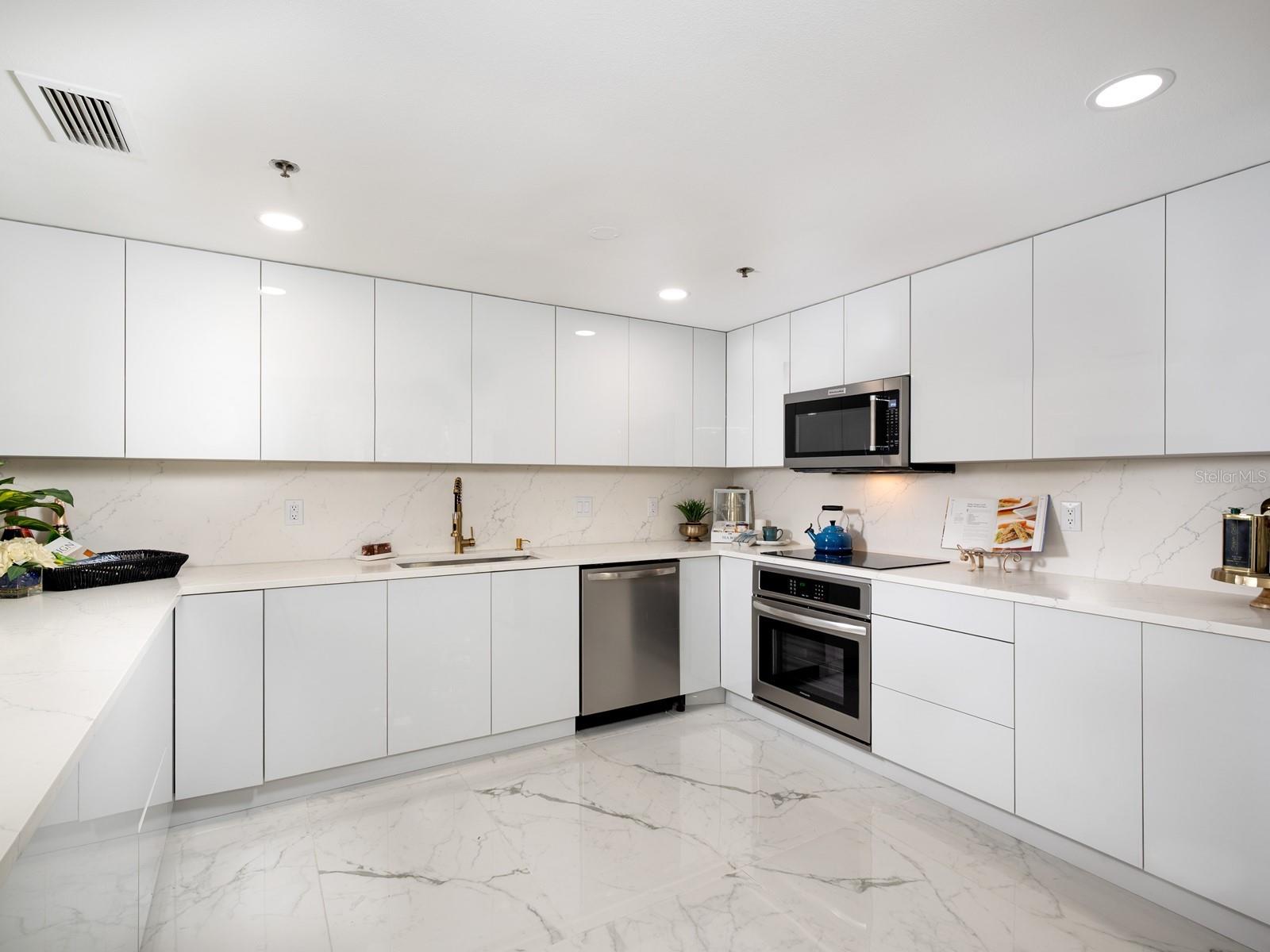 BAY PLAZA - Residential