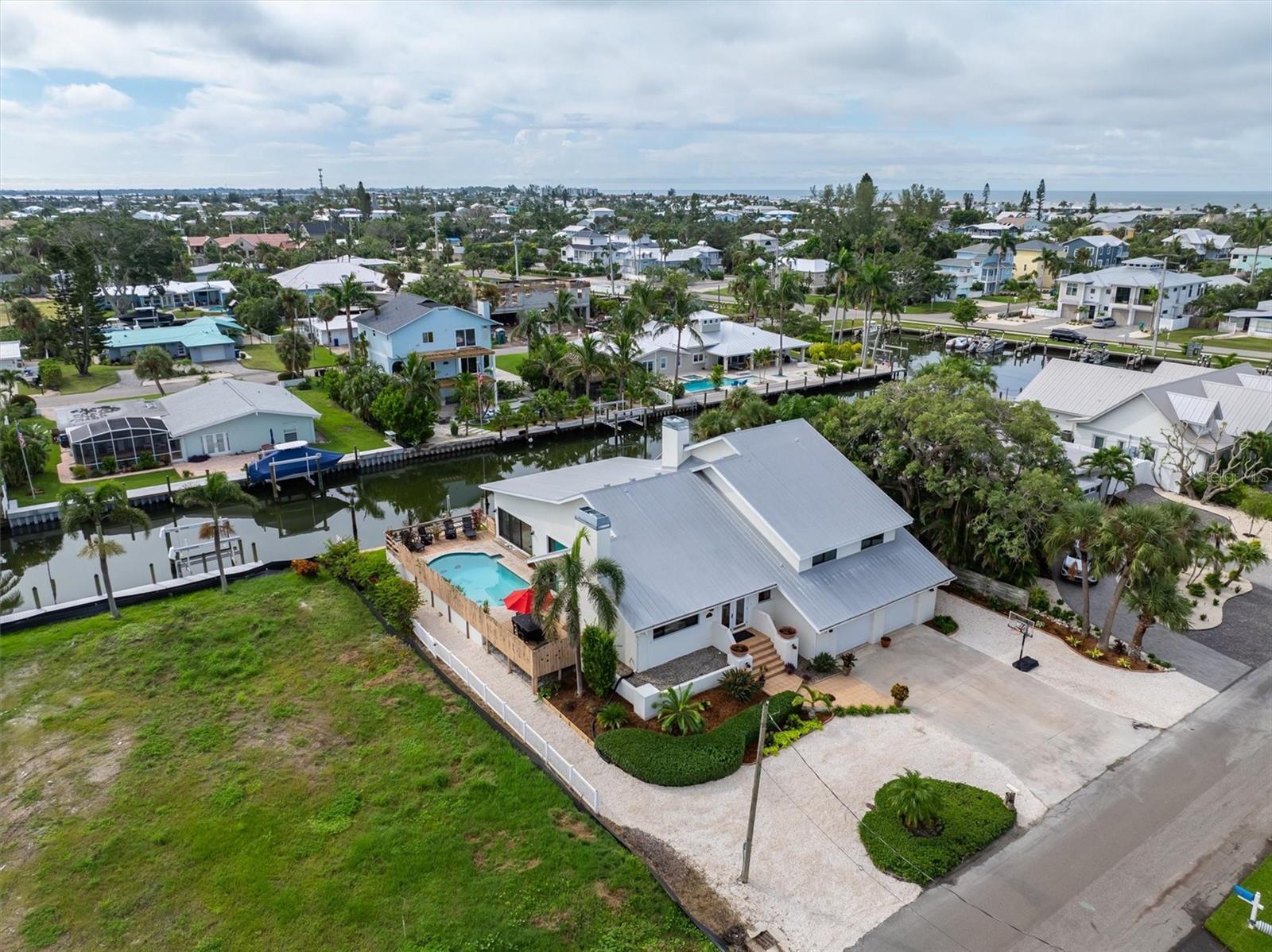 ISLAND HOMES - Residential