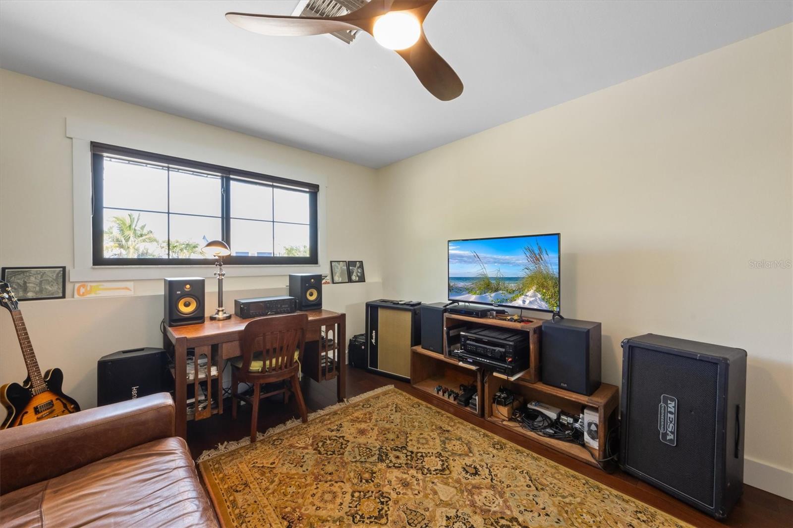 ISLAND HOMES - Residential