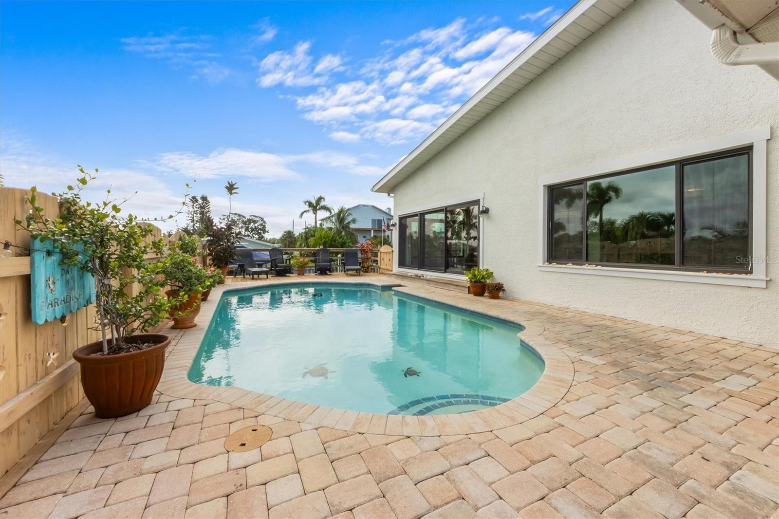 ISLAND HOMES - Residential