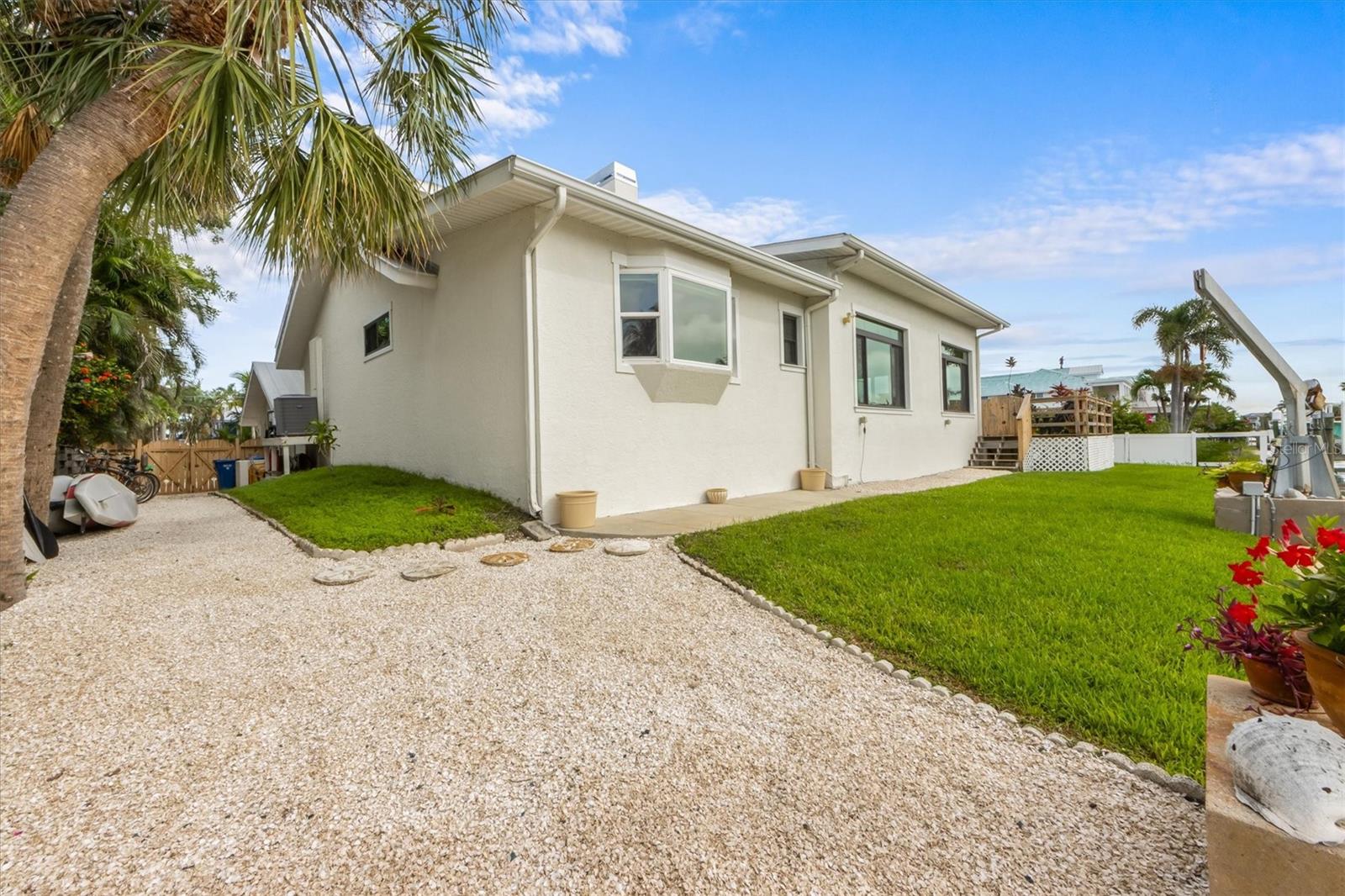 ISLAND HOMES - Residential