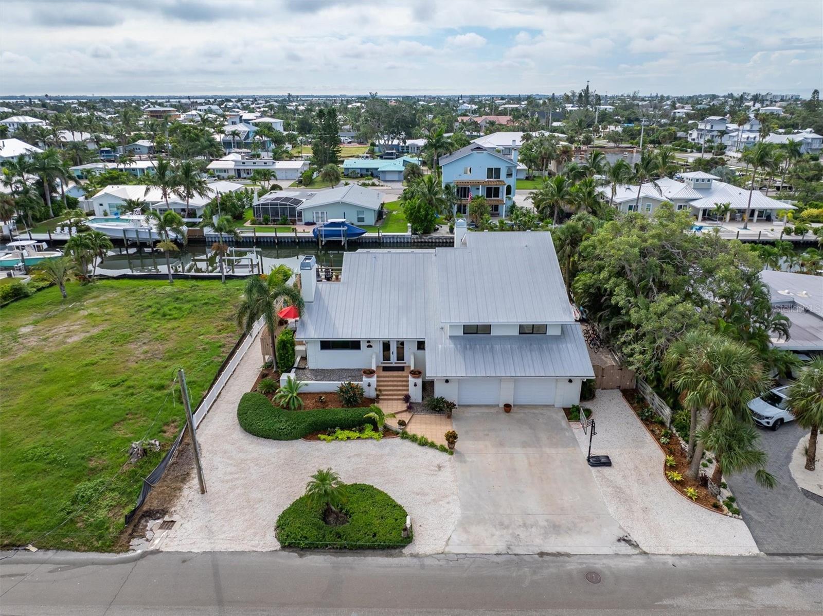 ISLAND HOMES - Residential