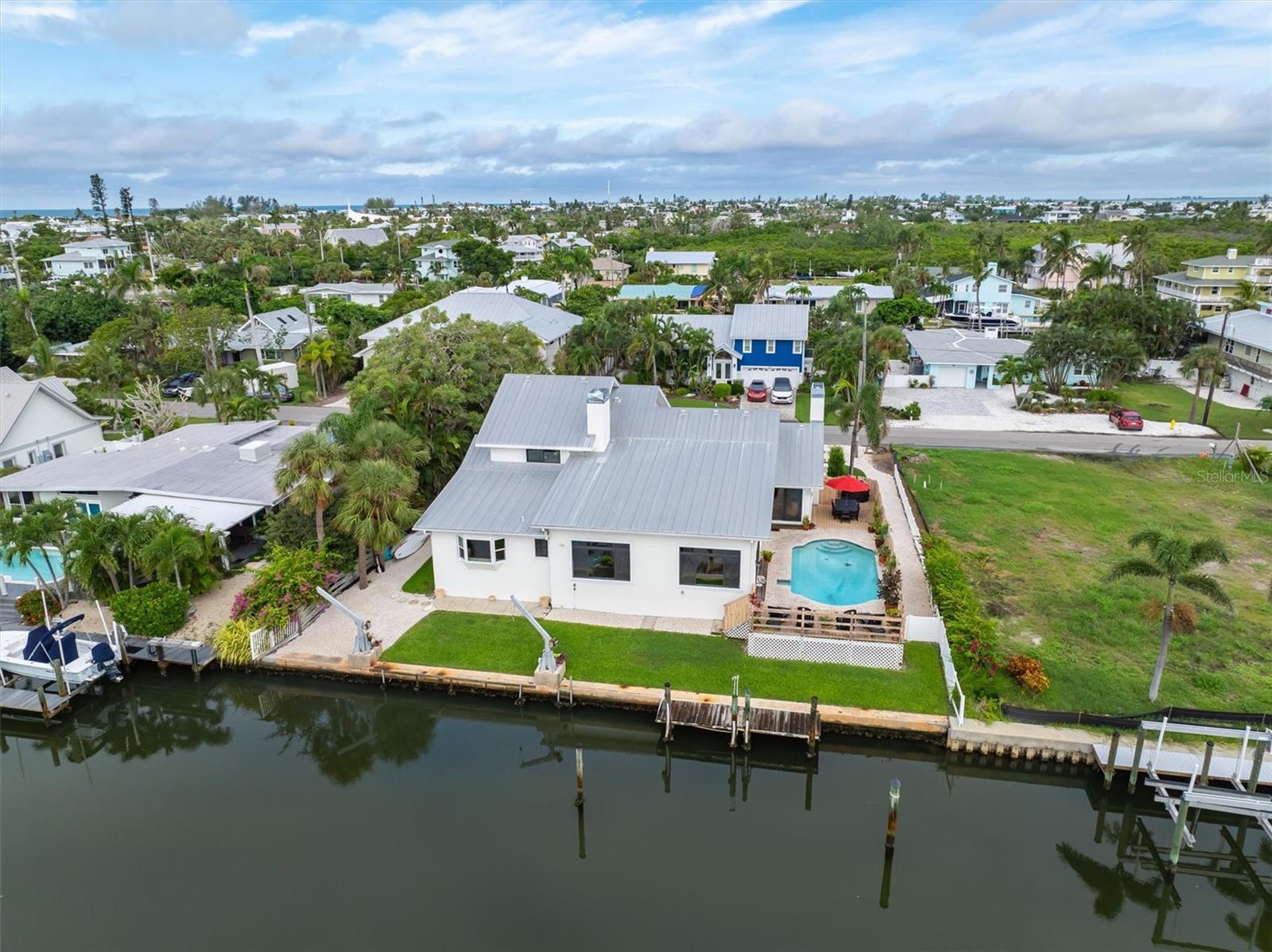 ISLAND HOMES - Residential