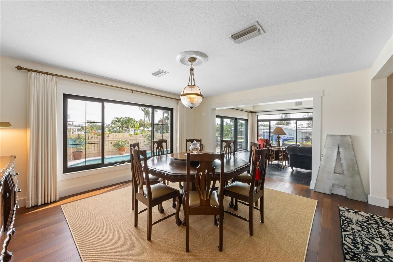 ISLAND HOMES - Residential