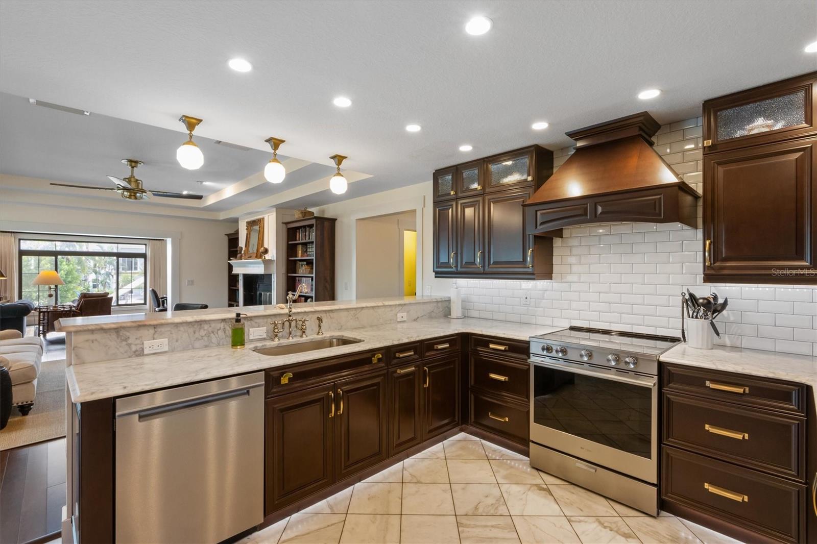 ISLAND HOMES - Residential