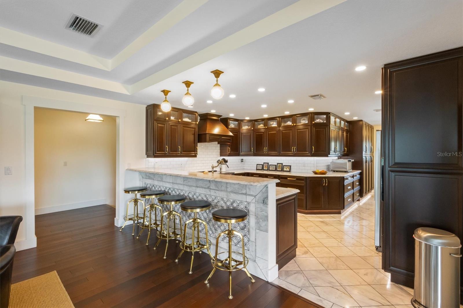 ISLAND HOMES - Residential