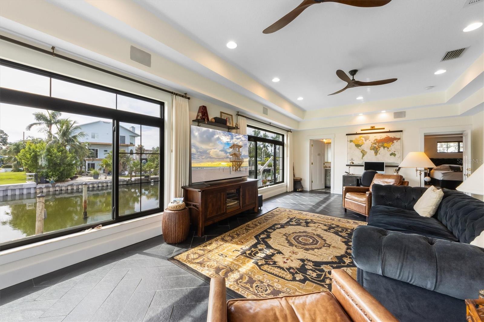 ISLAND HOMES - Residential