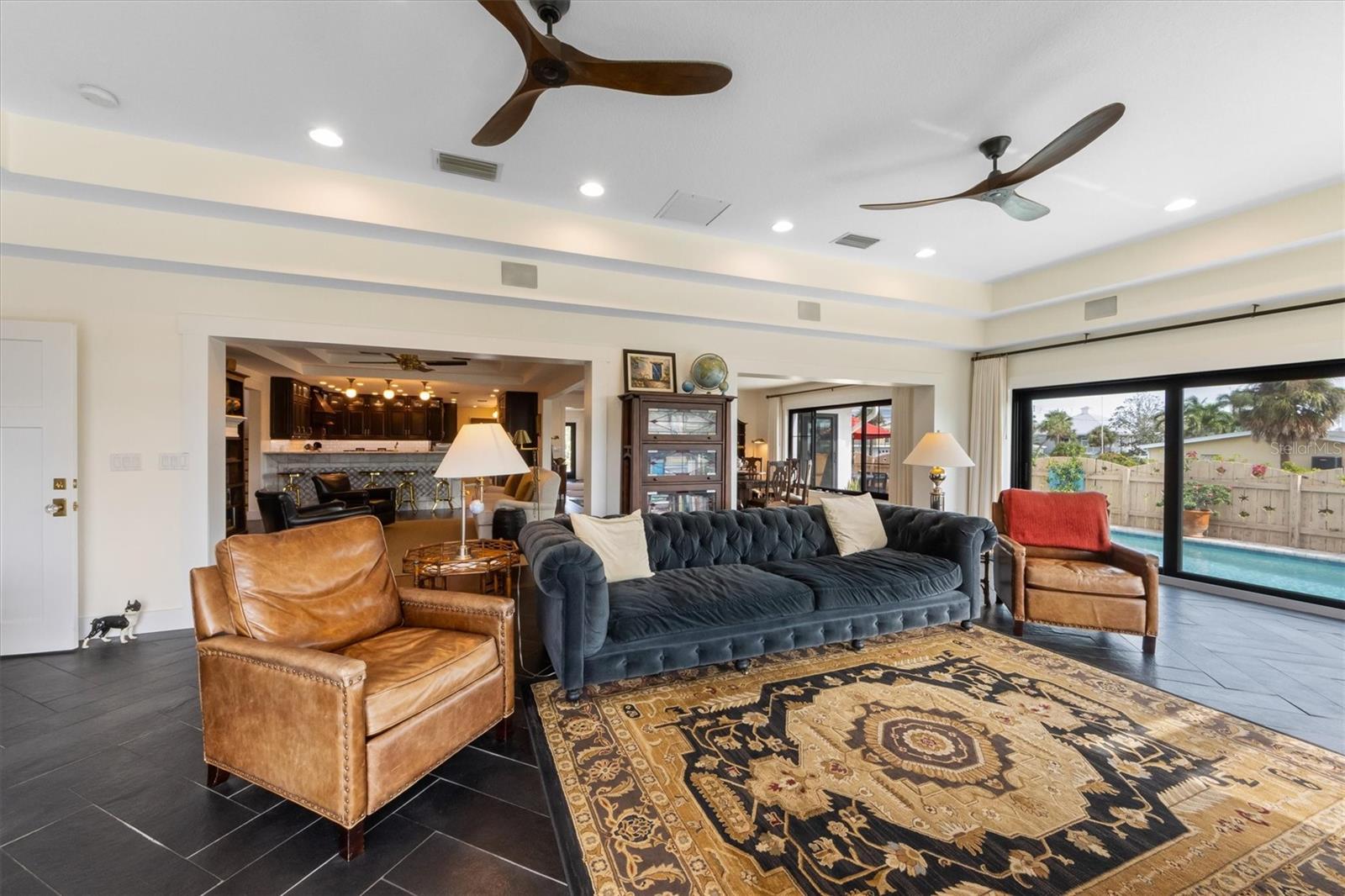 ISLAND HOMES - Residential