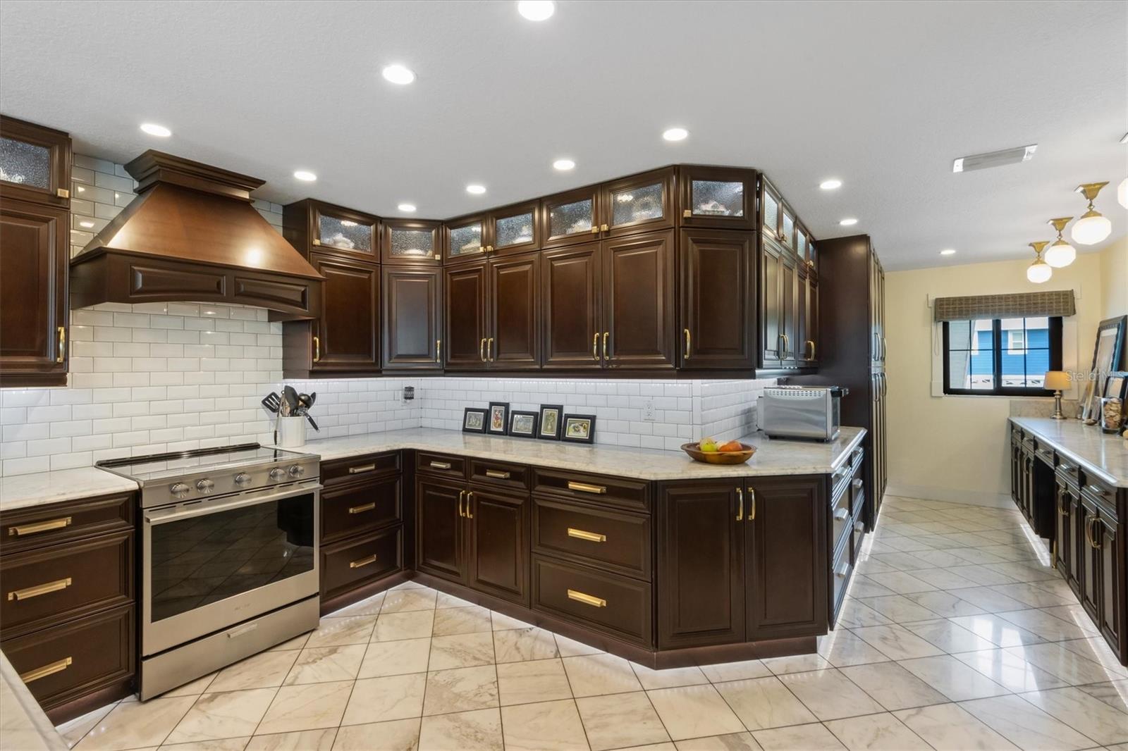 ISLAND HOMES - Residential