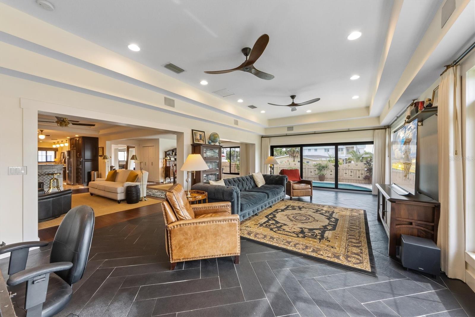 ISLAND HOMES - Residential