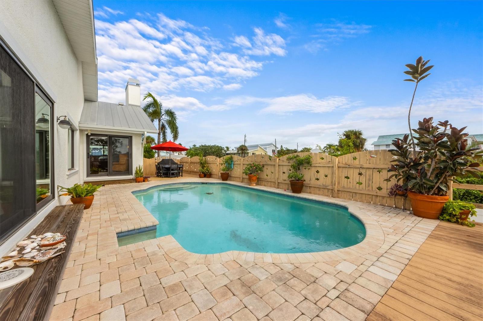 ISLAND HOMES - Residential