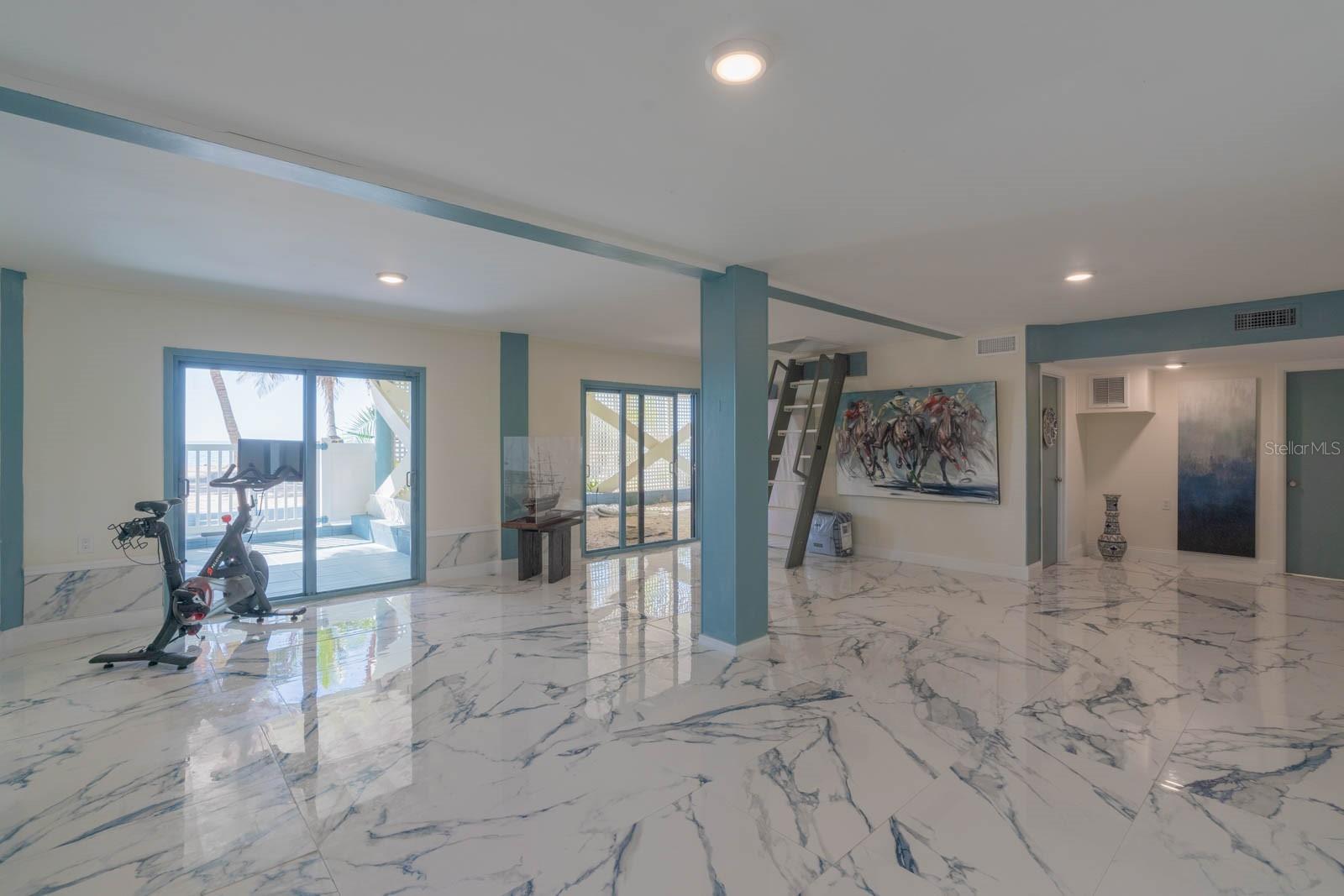 SANDERLING CLUB - Residential