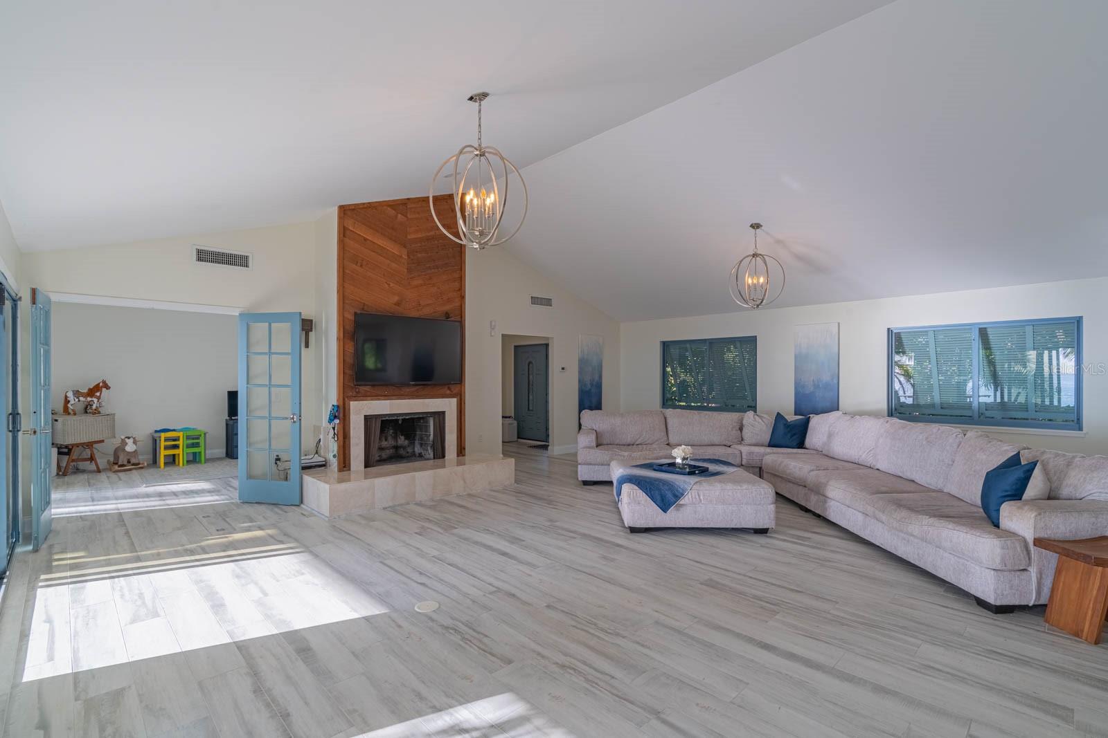 SANDERLING CLUB - Residential