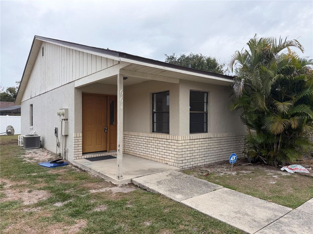 Photo of 664 Royalty Court, Kissimmee, FL 34758 (MLS # S5141167)