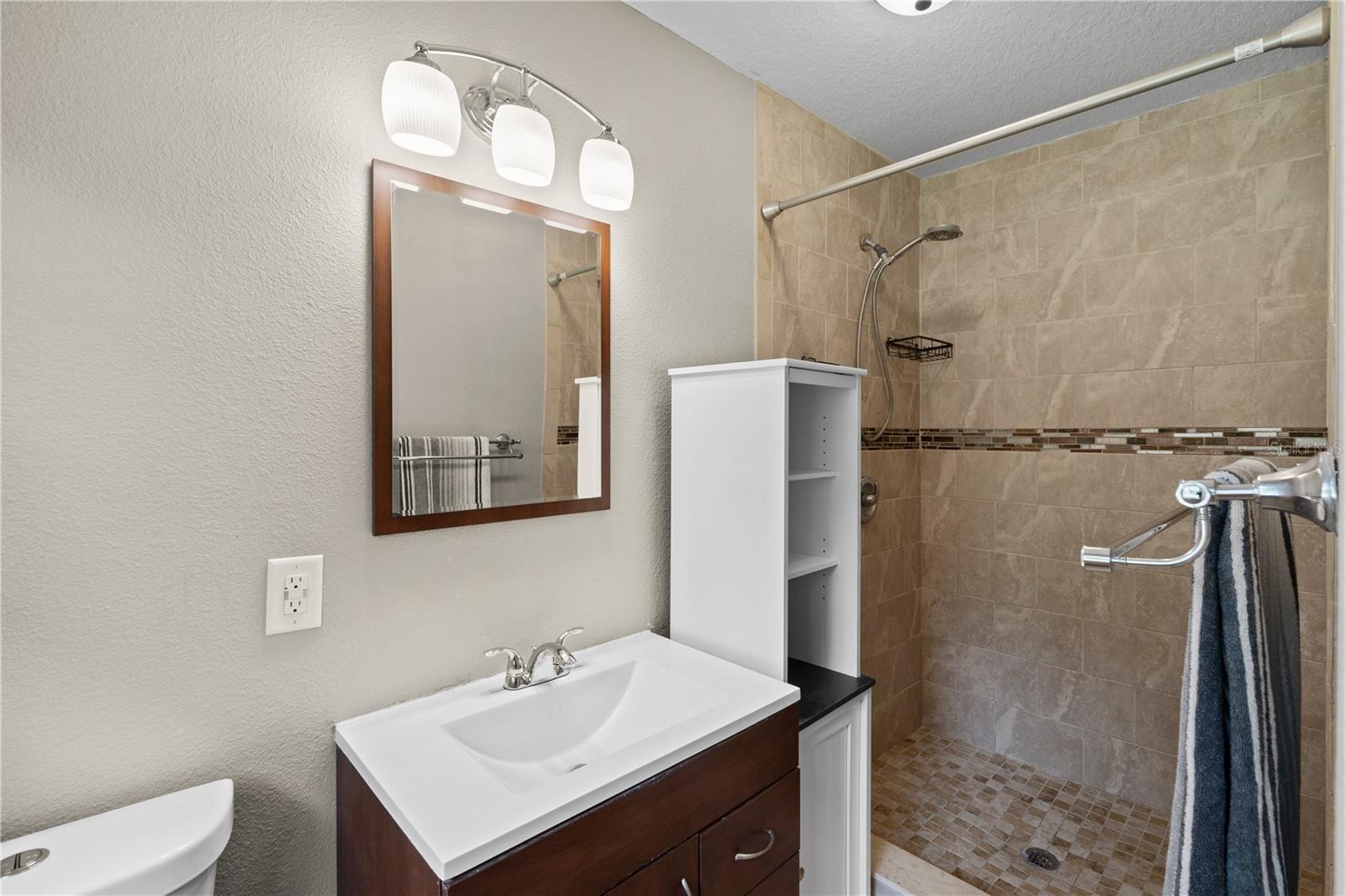 PRAIRIE LAKE MANORS - Residential