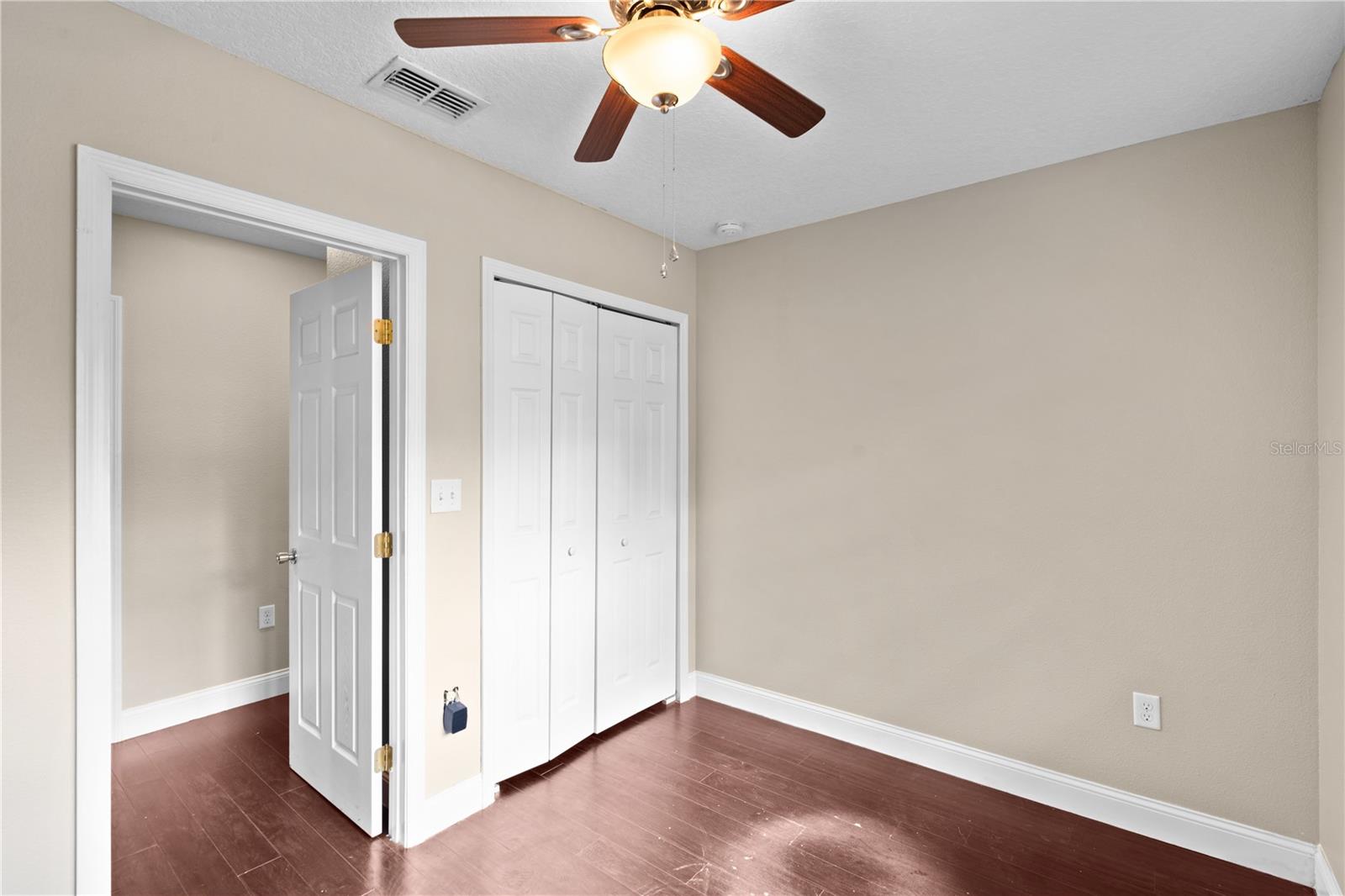 PRAIRIE LAKE MANORS - Residential