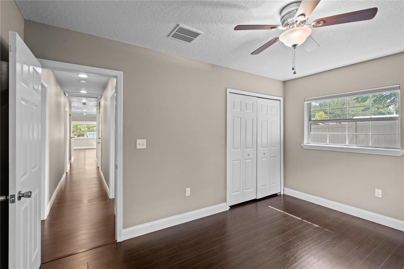 PRAIRIE LAKE MANORS - Residential